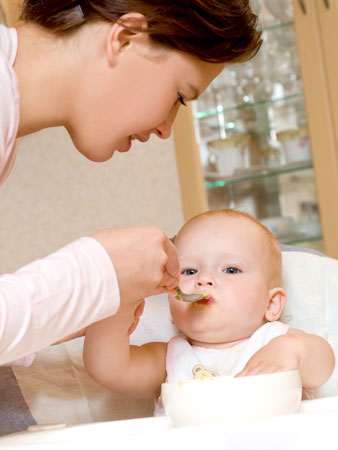 Вже до 1,5-2 місяців життя у дитини встановлюється свій індивідуальний режим годувань, якого необхідно дотримуватися