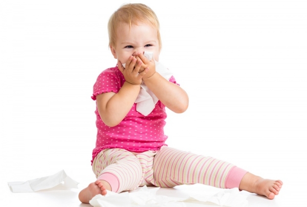 Якщо у малюка закладений ніс або течуть соплі, потрібно вживати заходів і допомогти швидше одужати