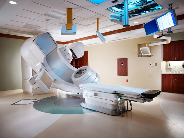 Якщо в ході   нейрохірургічної операції   неможливо повністю видалити злоякісну   пухлина головного мозку   , Після хірургічного втручання призначають радіотерапію