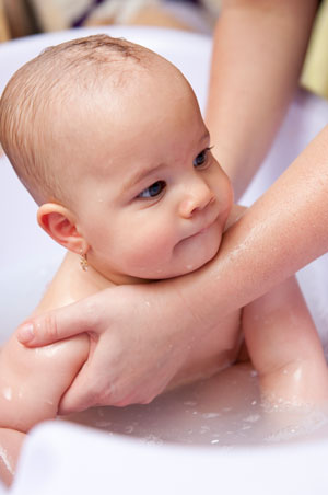 Поінформованість про правильну техніку прикладання малюка до грудей дозволить мамі швидше впоратися з цим на практиці, а також уникнути тріщин і застою молока