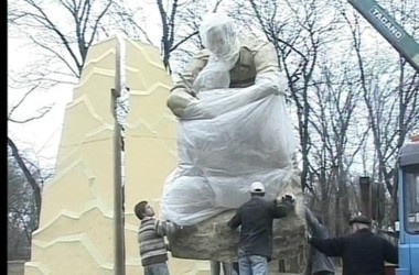 23 січня 2009, 15:54 Переглядів:   Основна робота по створенню нового статуї - точної копії демонтованого, тільки з більш міцного матеріалу, - завершилася вчора, 22 січня