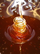 При запаленні і виразках рогової оболонки рекомендується   приготувати розчин з звичайного меду з кип'яченою теплою водою у співвідношенні: на одну частину меду дві частини води