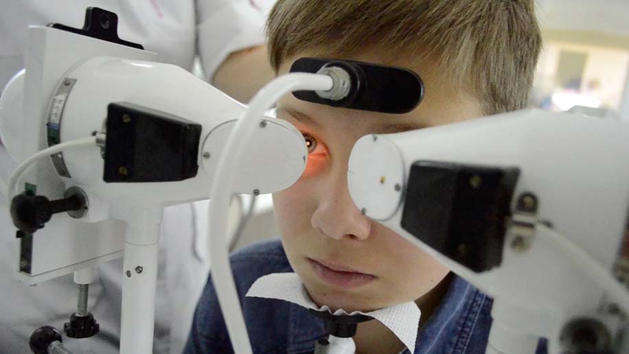 Дивлячись через них, можна подумки і рухами очей з'єднувати і роз'єднувати зображення