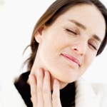 У більшості випадків однобічний біль в горлі свідчить про простудному захворюванні, але виникає питання: чому горло болить з одного боку, а не з обох