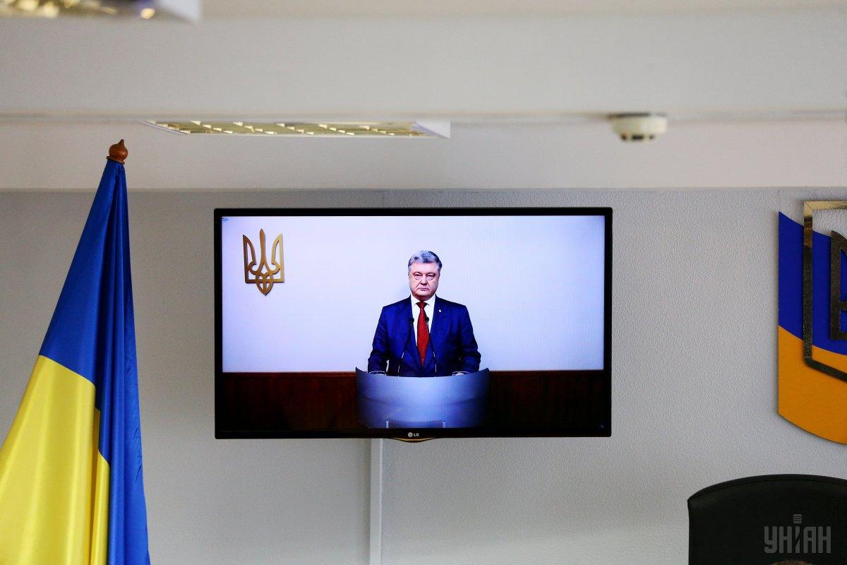 Президент зазначив, що в той час отримав доручення Верховної Ради України на проведення переговорів щодо стабілізації та врегулювання політичної ситуації в АР Крим