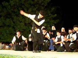 Зейбекіко - танець, назва якого походить від зейбеки - народності, населяла Фраки
