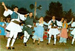 Каламатіанос - народний танець, що відноситься до категорії танців в стилі «сиртос»