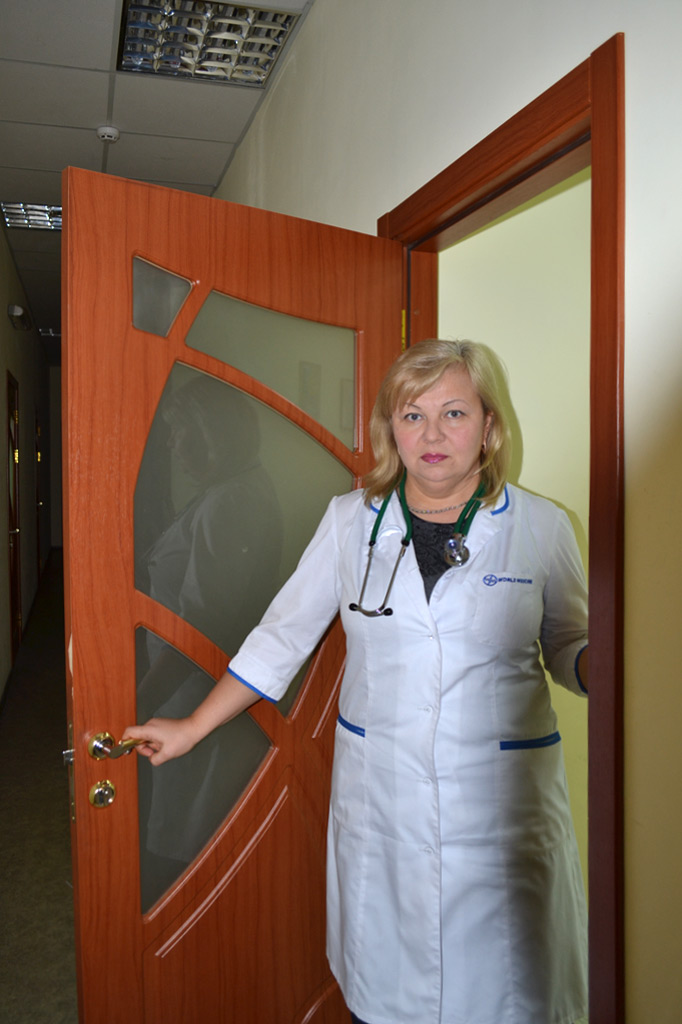 Працюючи в ХОКБ, була головним позаштатним кардіологом Департаменту охорони здоров'я Харківської обласної державної адміністрації