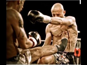Специфічний удар в тайському боксі ногою носить назву «тип» (прямий удар ногою в тайському боксі), його часто застосовують на тренуваннях з тайського боксу, цей удар специфічний за своїм нанесення, а також цілі застосування