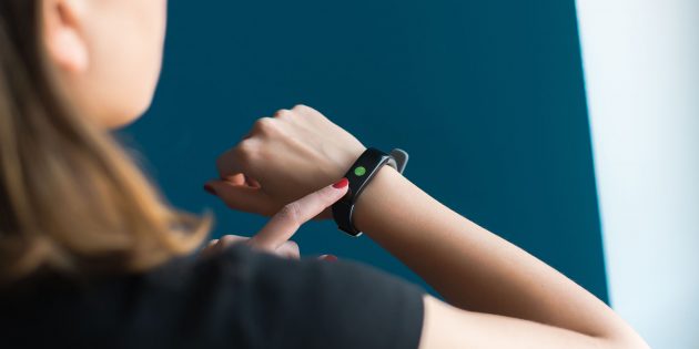 За допомогою сенсорної кнопки перейдіть в режим пошуку і зробіть довгий тап