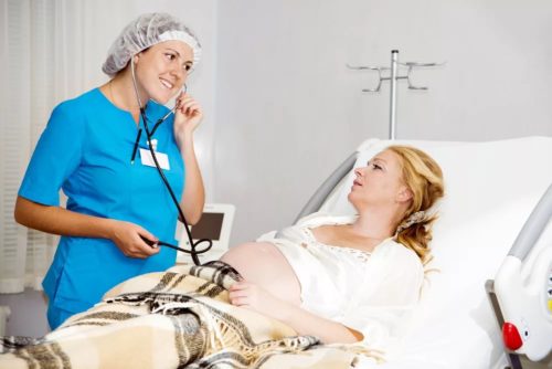 У всіх інших випадках необхідна госпіталізація вагітної жінки і активні лікарські дії