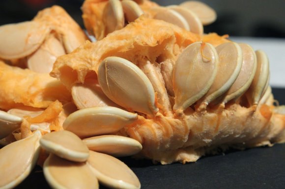 З цього, для профілактики необхідно включати в свій раціон гарбузове насіння