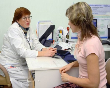 Через вплив пролактину на фон статевих гормонів може порушуватися робота щитовидної залози
