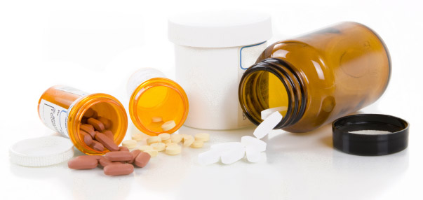 Ці препарати імітують дію дефіцитного речовини (дофаміну), однак мають серед побічних ефектів сонливість, запаморочення, набряклість, галюцинації, порушення травлення