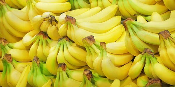 Не рекомендується вживати ввечері, так як цукор, що входить до складу банана відкладеться на вашій талії у вигляді жирового прошарку