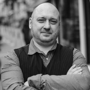 Парадокс нашої моди на коктейлі полягає в тому, що в усьому світі мода йде зверху вниз, а у нас від низу до верху - сподіваюся, це зрозуміло