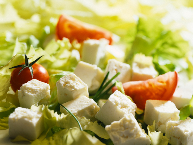 Одним з традиційних страв грецької кухні - пиріг з фетою і шпинатом