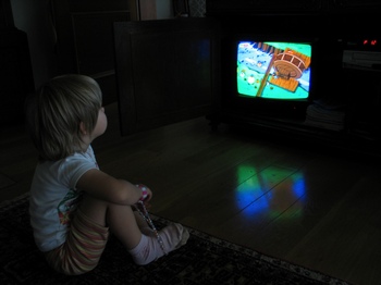Крім іншого, найбільше страждає від телевізора дитячий зір