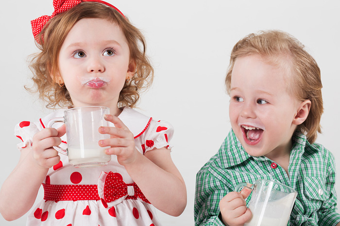 У склянку розігрітого молока додайте 1 чайну ложку меду і застосовуйте це прекрасний заспокійливий засіб на ніч