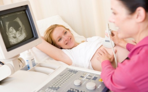 За допомогою процедури можна встановити кількість амніотичної рідини, розглянути її колір і виявити наявність гіпоксії у плода