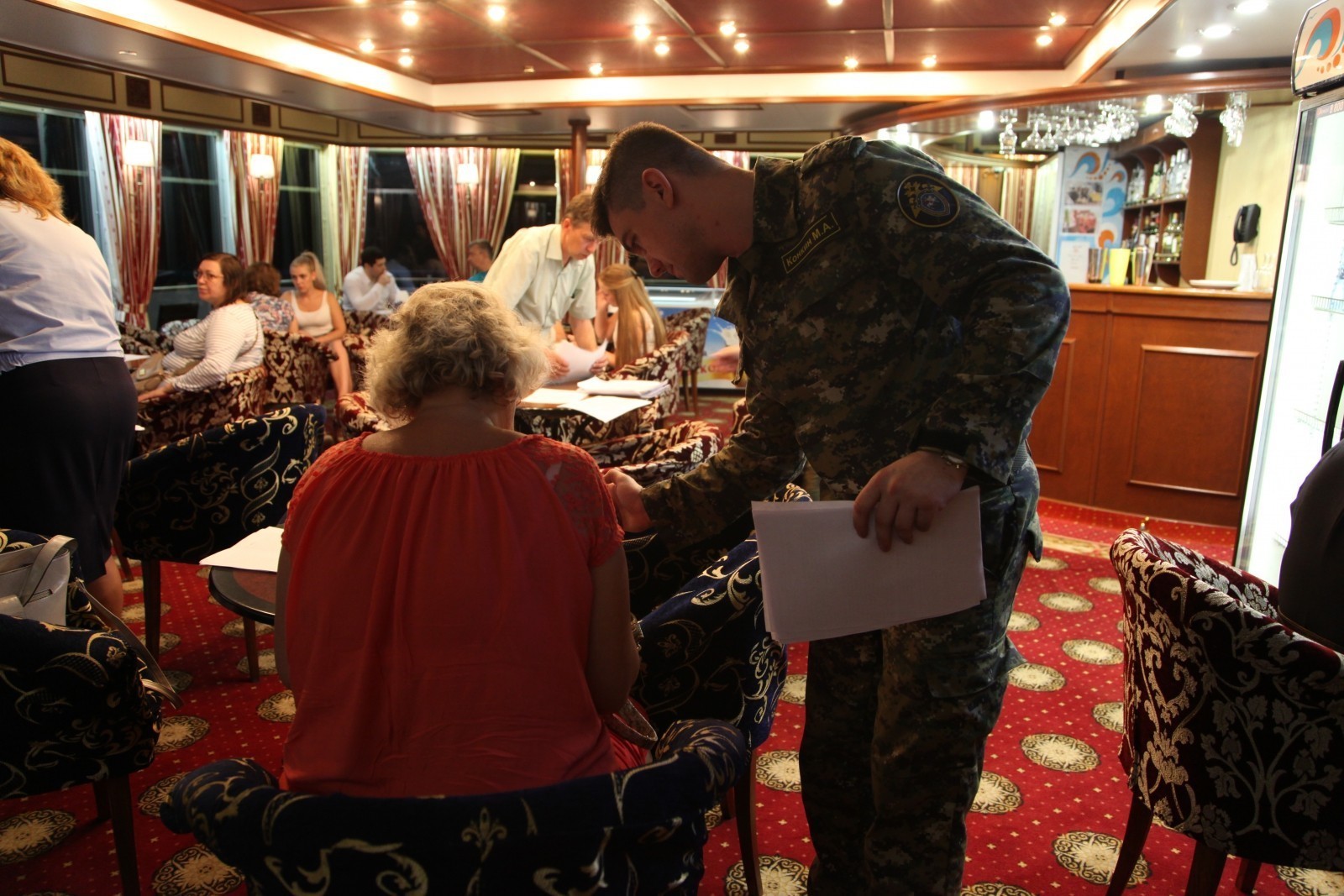 1 серпня теплохід знаходився в Старій Ладозі, коли раптом людям стало погано