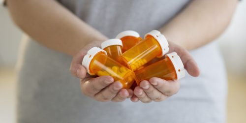 З огляду на делікатне становище пацієнтки, гінекологи намагаються призначати їй мінімальну кількість ліків, проте медикаментозного лікування в деяких випадках уникнути дуже складно