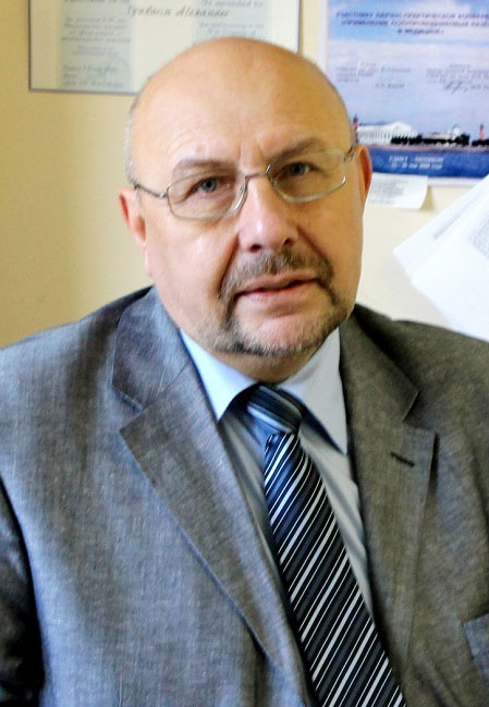 Доктор медичних наук, завідувач НДЛ системного кровообігу   У 1975 році з відзнакою закінчив Військово-медичну академію ім