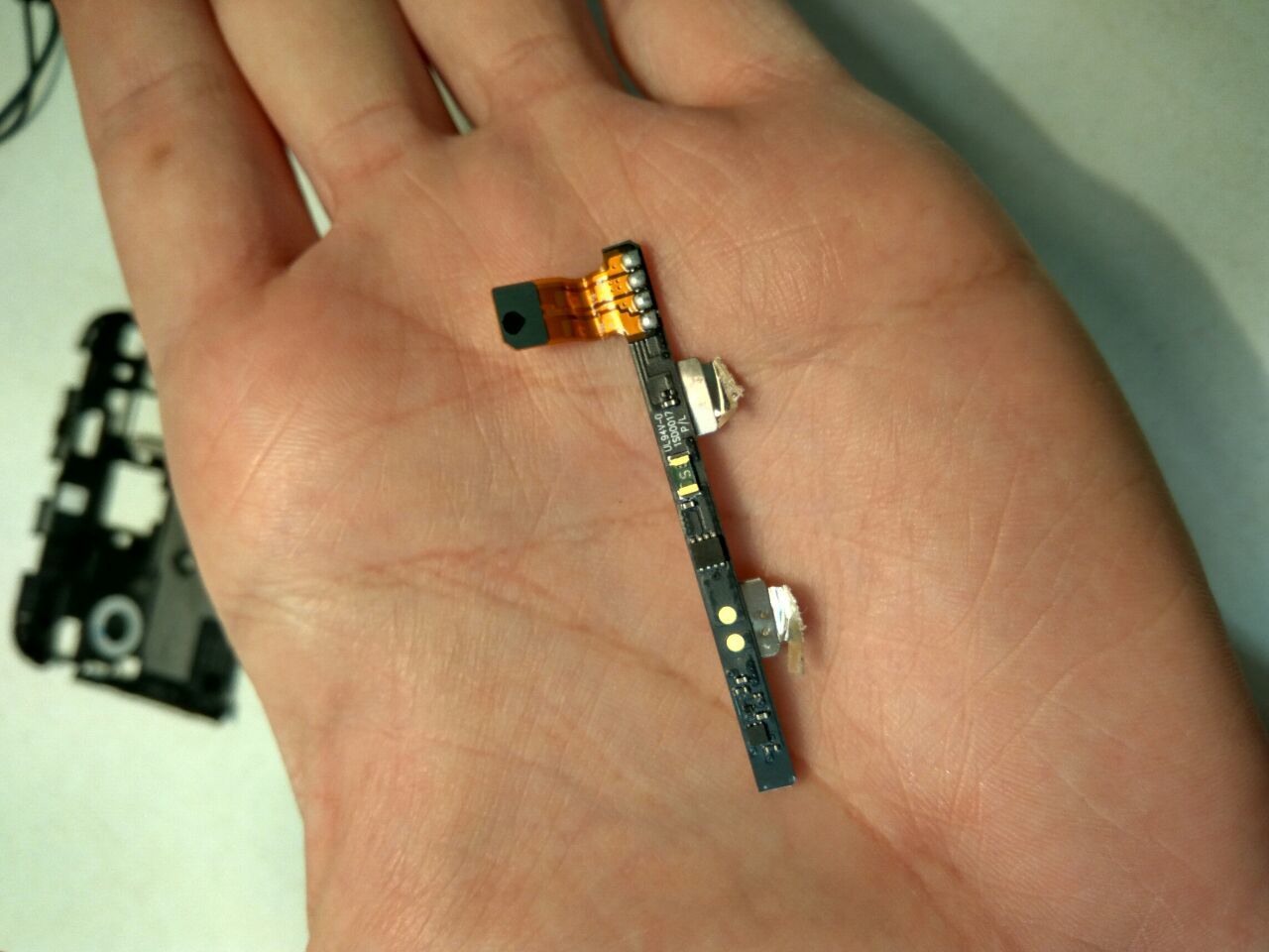 Тому ми витягуємо з батареї контролер і підключаємося вже до нього