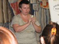 Уляна Гукасова веде майстер-клас по роботі з відмовою від грудей