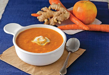 Цей суп-пюре, приготовлений з молодої моркви або моркви минулого врожаю, з натуральним молоком або замінником молока, буде відрізнятися за смаком
