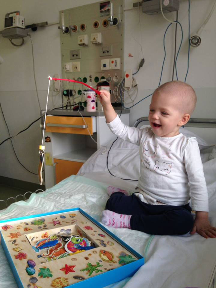 Ліза Сенцова, 1,5 року, бореться з нейробластомою і проходить імунотерапію в клініці Кельна