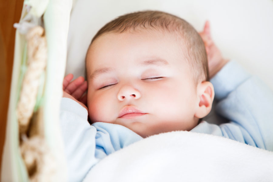 Педіатр Карлос Гонсалес знайшов першоджерело міфа про дитячому сні