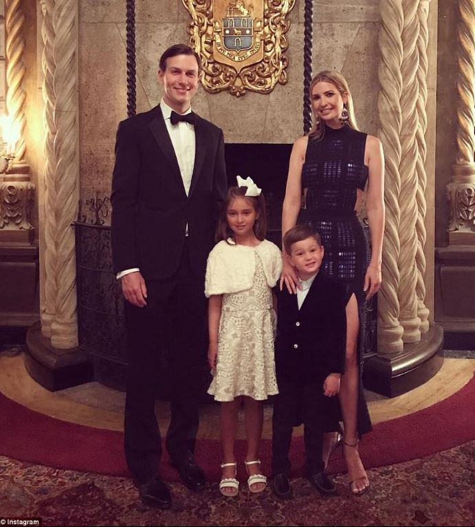 Дочка і радник президента Іванка Трамп разом зі своїм чоловіком Джаредом і дітьми - шестирічною Арабеллою і чотирирічним Джозефом перед тим, як піти по червоній доріжці, провели фотосесію для соціальних мереж