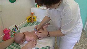 Ілюстративне фото: ЧТ24   Батьки в Тішнове брненського регіону отримали штраф в розмірі 4000 крон кожен (143 євро) за те, що відмовилися прищепити своєї дитини вакциною Інфанрікс Гекса