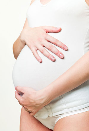 анембріонія, тобто  відсутності ембріона в плодовому яйці;   не розвивається, або завмерла, вагітності (при цьому відбувається загибель ембріона);   мимовільних викиднів на різних термінах вагітності;   передчасних пологів;   внутрішньоутробної загибелі плоду;   інфікування плода