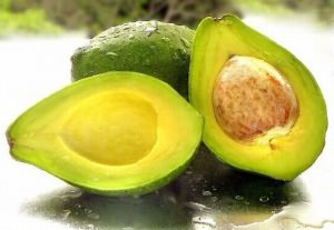 Давайте розглянемо, яка може бути від авокадо користь і які позитивні властивості йому притаманні