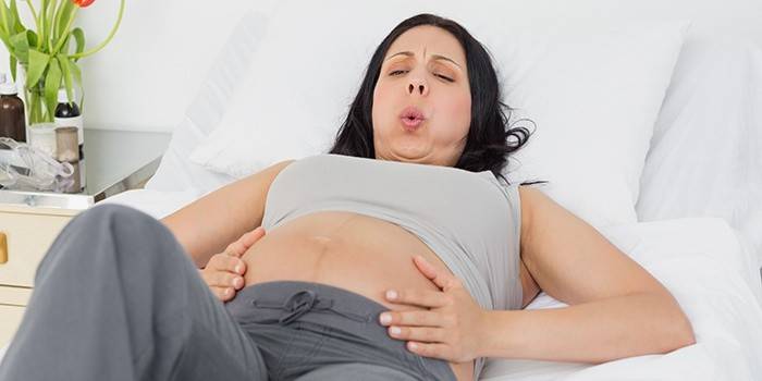 Симптоми прояви позаматкової вагітності